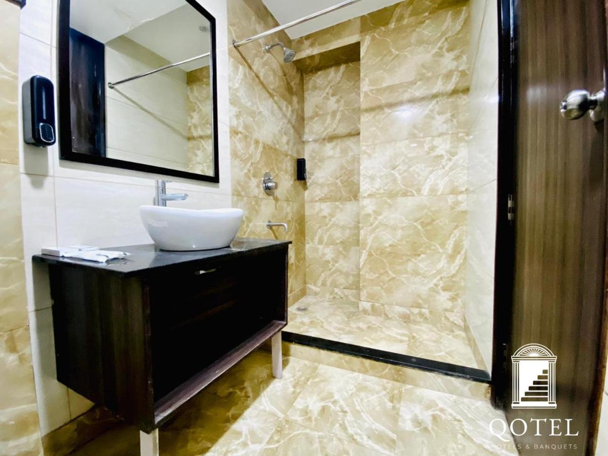 Qotel Hotel Rajouri Garden Above Ritu Marbles, Near Rajouri Garden Metro Station-Couple Friendly Nuova Delhi Esterno foto