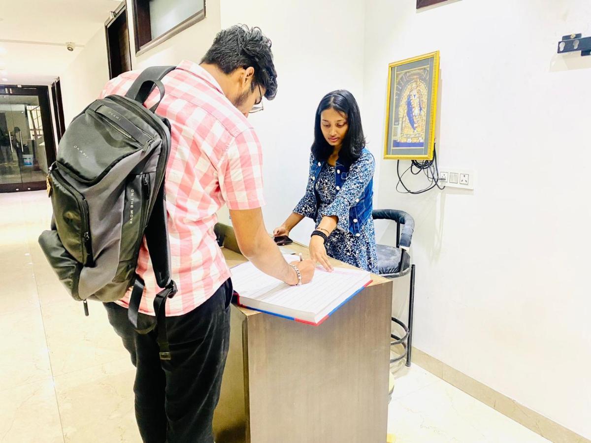 Qotel Hotel Rajouri Garden Above Ritu Marbles, Near Rajouri Garden Metro Station-Couple Friendly Nuova Delhi Esterno foto